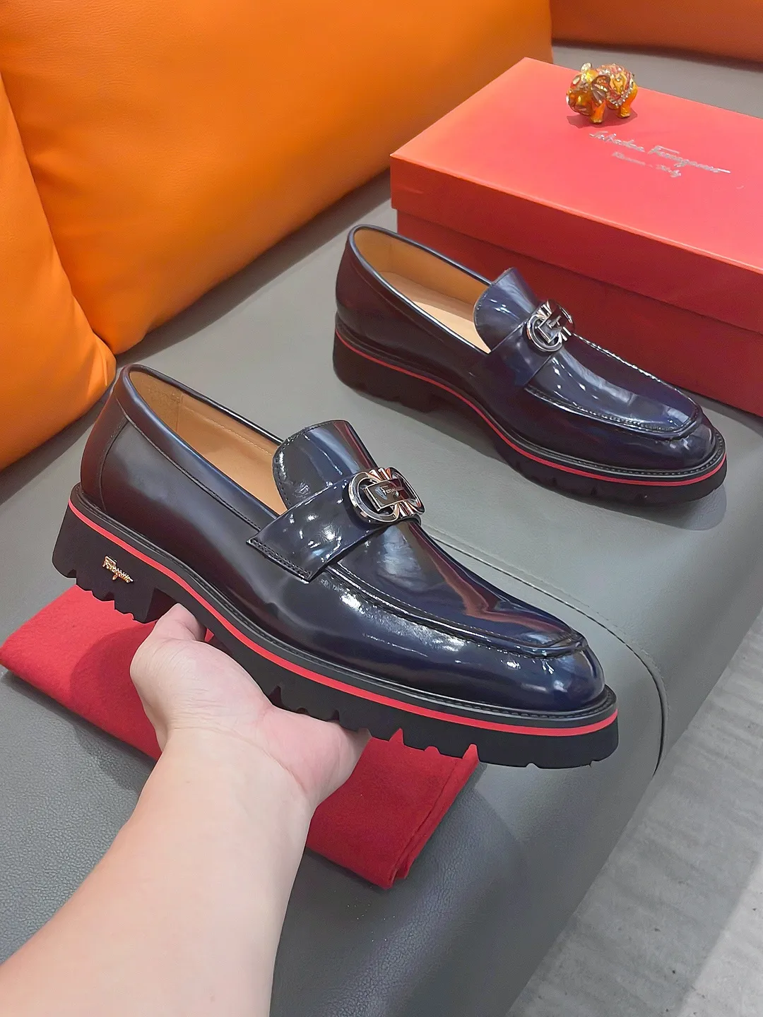 Men's shoes FERRAGAMO "Ferragamo" P540 Regular size: 39-44 (38, 45, 46, 47 customized) (suit shoes) Product materials: Selected first-layer cowhide upper, imported sheepskin lining; original outsole.